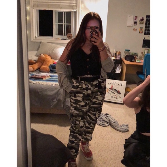 Meet your Posher, Sarah - Picture 3 of 4